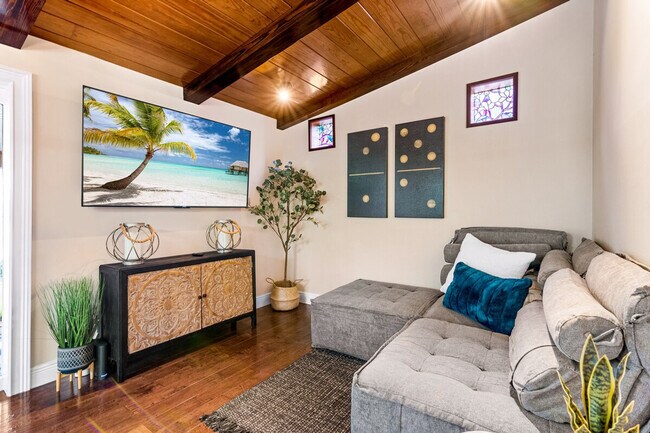 Building Photo - 303 Lang Rd