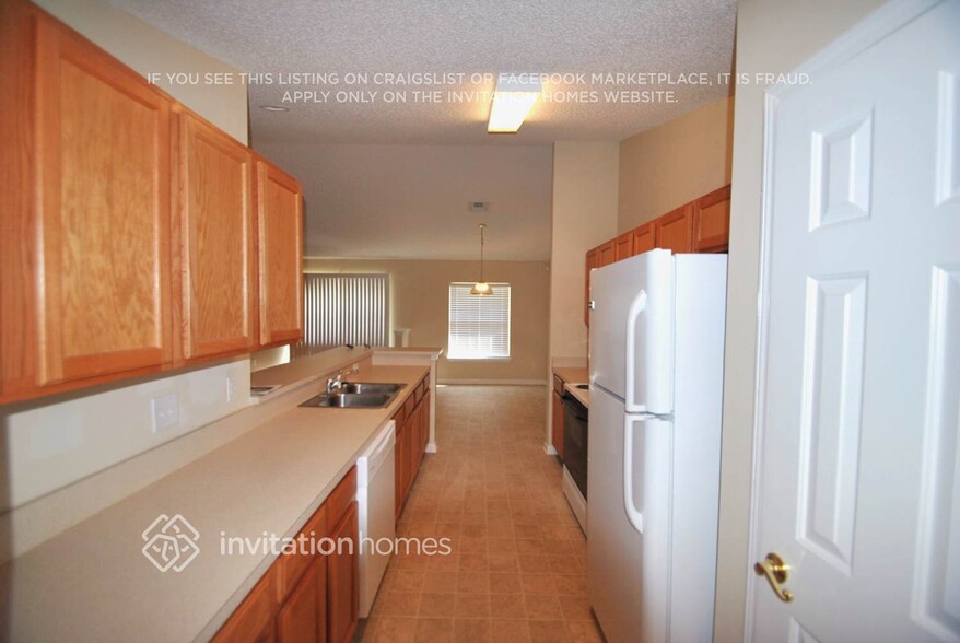 Building Photo - 10939 Apple Blossom Trail E