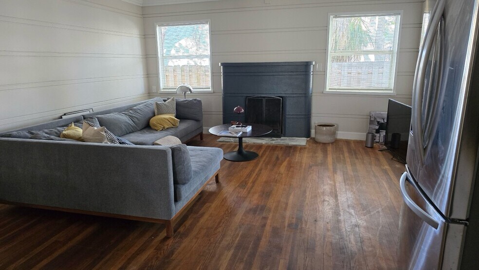 Fireplace \ Living Room(unit not furnished) - 1902 Morrill St