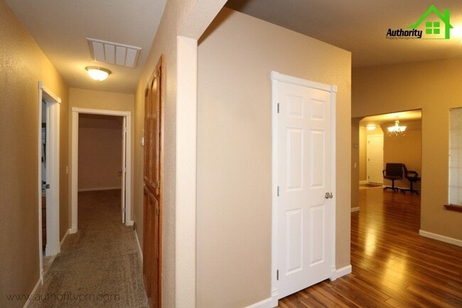 Building Photo - 1708 Gold Hills Dr