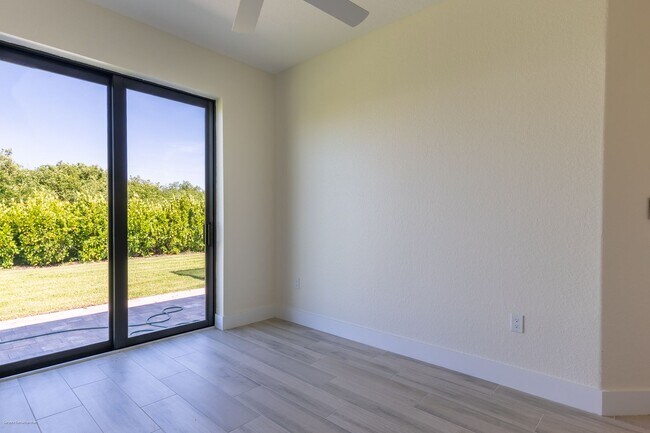 Building Photo - PET FRIENDLY BRAND-NEW LUXURY EXECUTIVE HOME