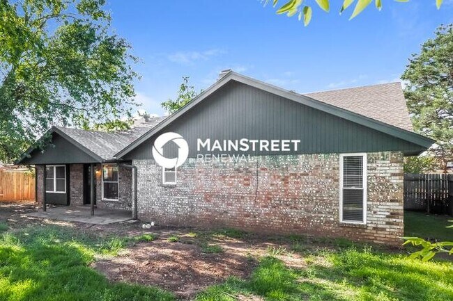 Building Photo - 4 Bedroom Pet-Friendly Home in Edmond, OK with Main Street Renewal