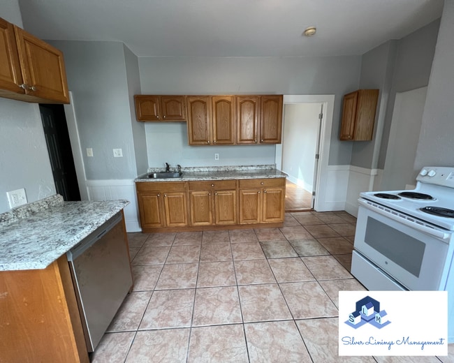 Building Photo - 127 Austin St