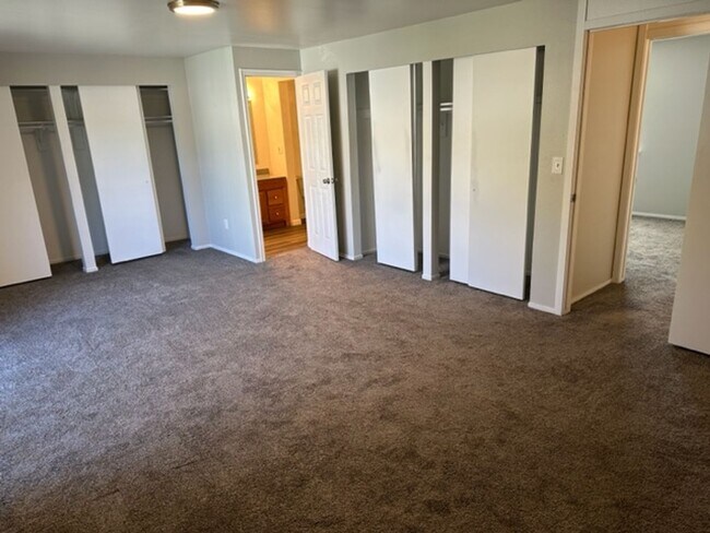 Building Photo - South Ogden town home