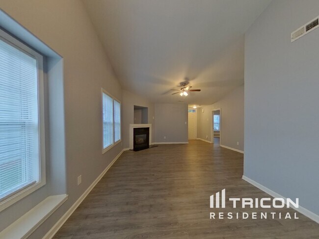 Building Photo - 10429 Hugue Way