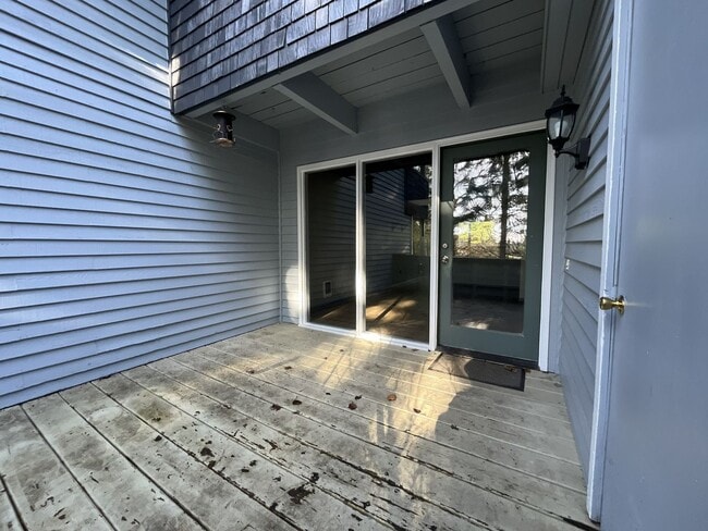 Building Photo - Cozy Portland Home with Spacious Living Room & Fenced Backyard