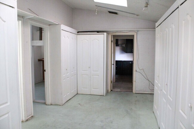 Building Photo - 4222 Clear Lake Dr
