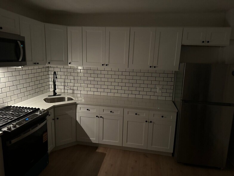 Building Photo - 63 Whitmore St