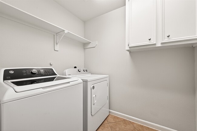 Building Photo - 8858 Distant Woods Dr