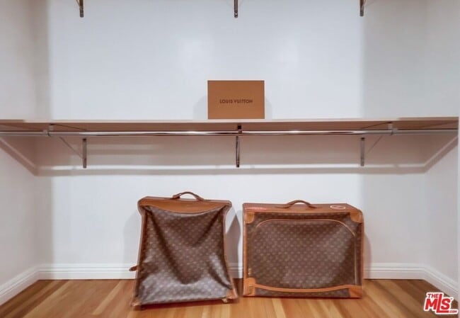 Building Photo - 1275 Havenhurst Dr