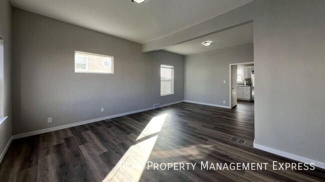 Building Photo - Updated 3-Bedroom Home with Loft in the He...