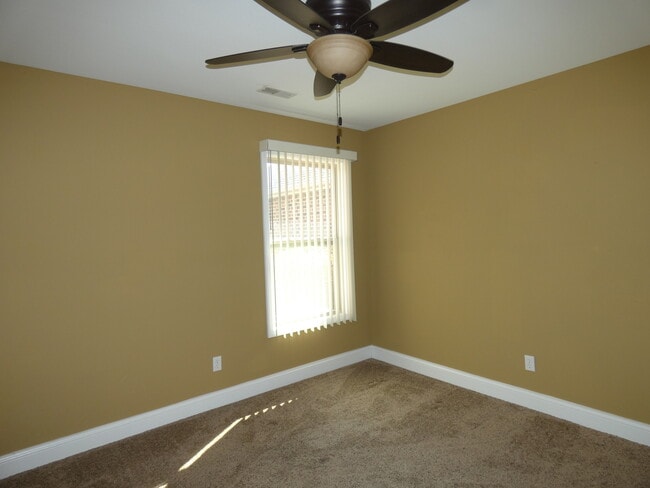 Building Photo - 627 N Edgemere Dr