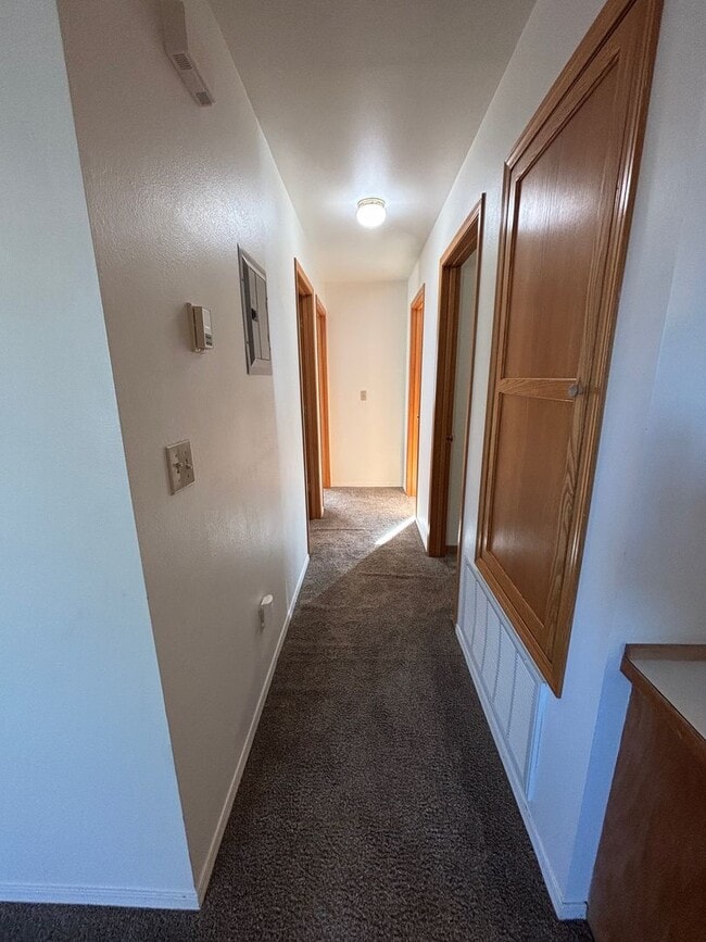 Building Photo - Great location for MSU and downtown.