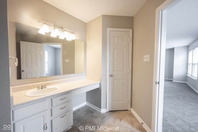 Building Photo - 7623 Hollow Reed Ct