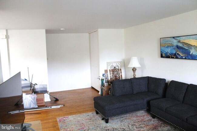 Building Photo - 5481 Vicaris St