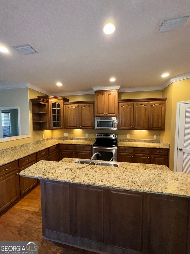 Building Photo - 102 Miller Dr