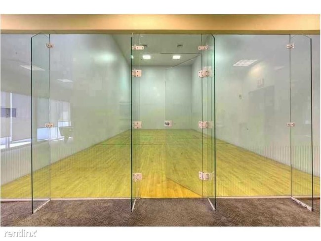 Building Photo - 1 br, 1 bath Condo - 6365 Collins Ave Grea...