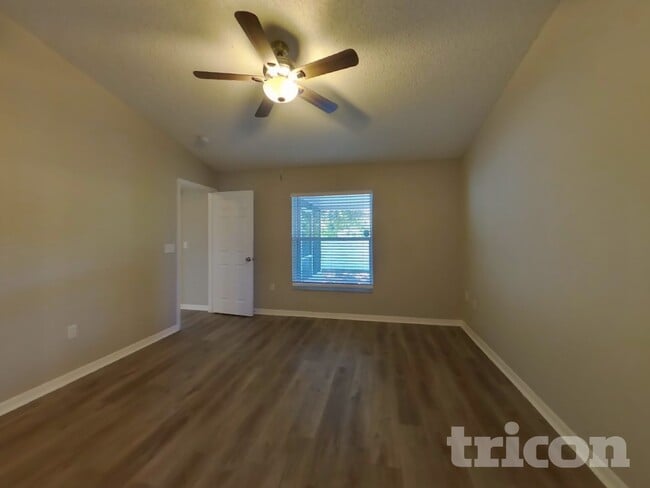 Building Photo - 272 Kings Pond Ave