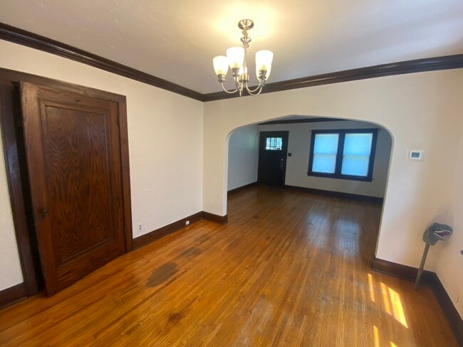 Building Photo - 2826 S 39th Ave
