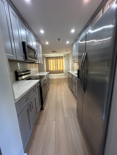 Building Photo - 276 Lippert Ave