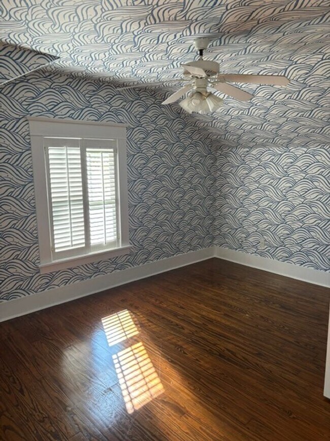 Building Photo - Craftsman style bungalow on the Hill. Reno...