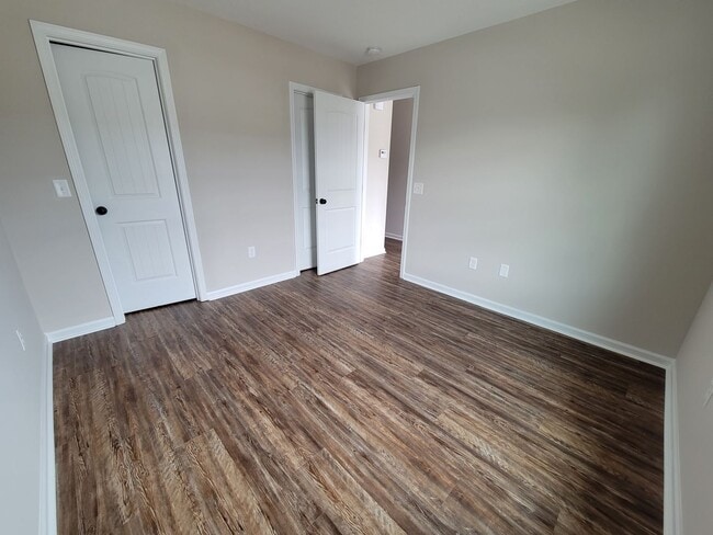 Building Photo - 431 Andover Dr