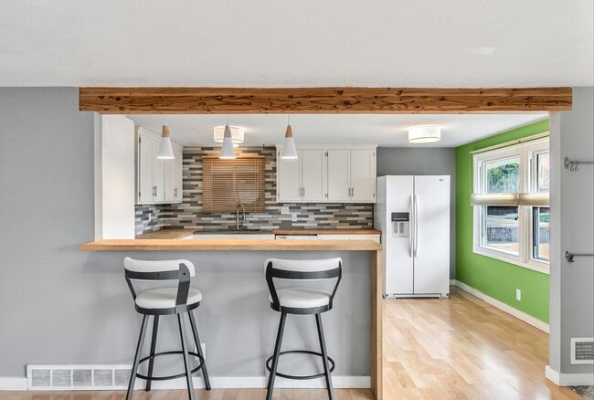 Building Photo - 1346 Phillips Ln