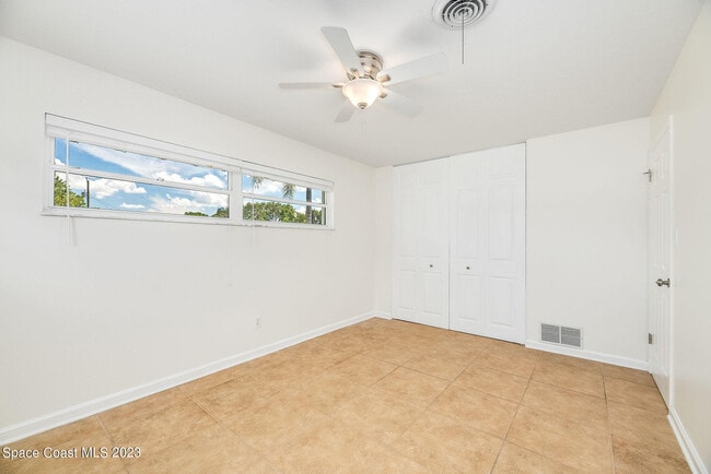 Building Photo - 250 Carib Dr