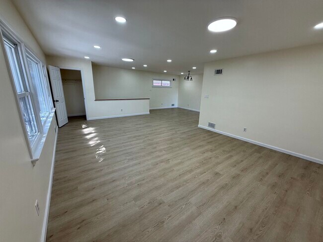 Building Photo - 588 Avenue A