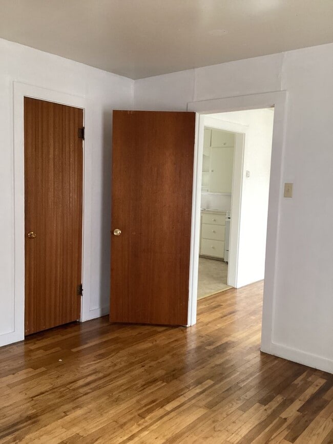 Building Photo - Located in Portales!! Cozy 1 bed apartment!