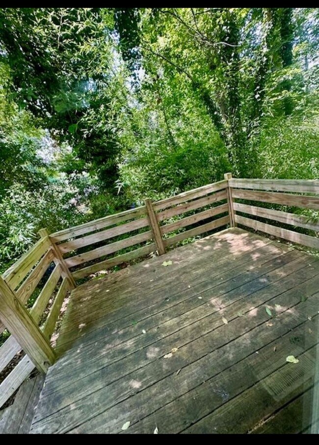 Building Photo - 407 Lindsay Rd