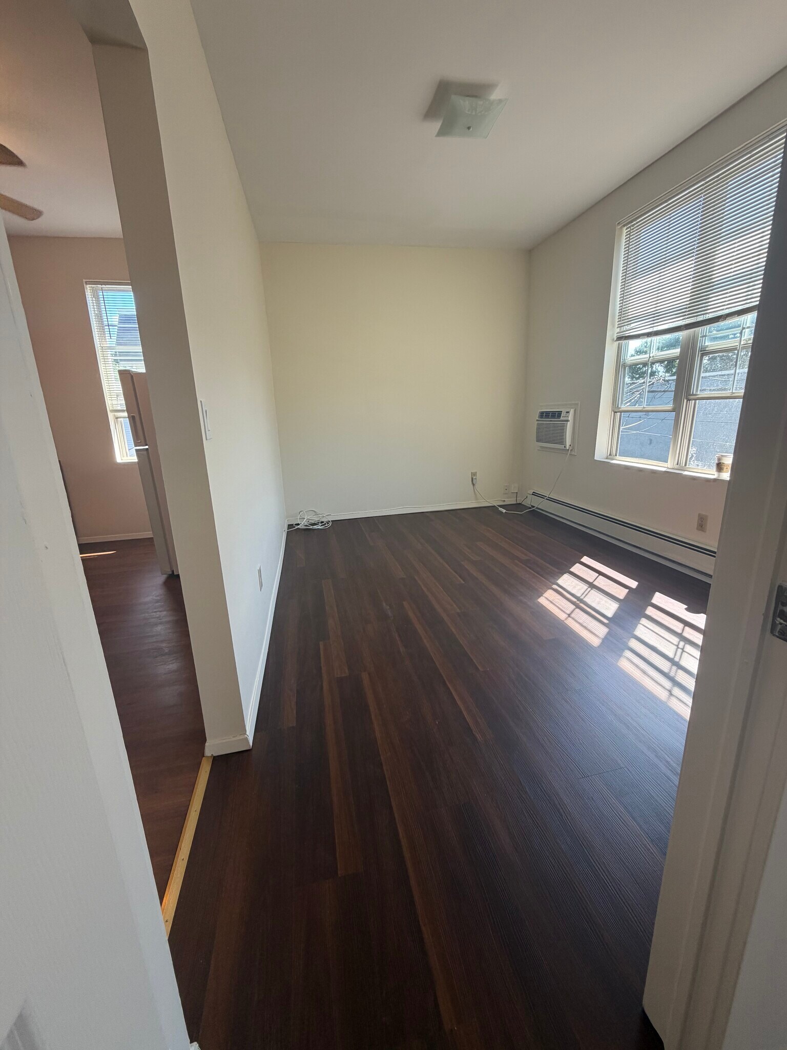 Building Photo - 304 N Wellwood Ave