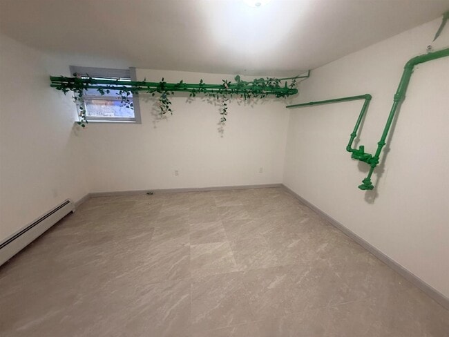 Building Photo - 124 Winfield Ave