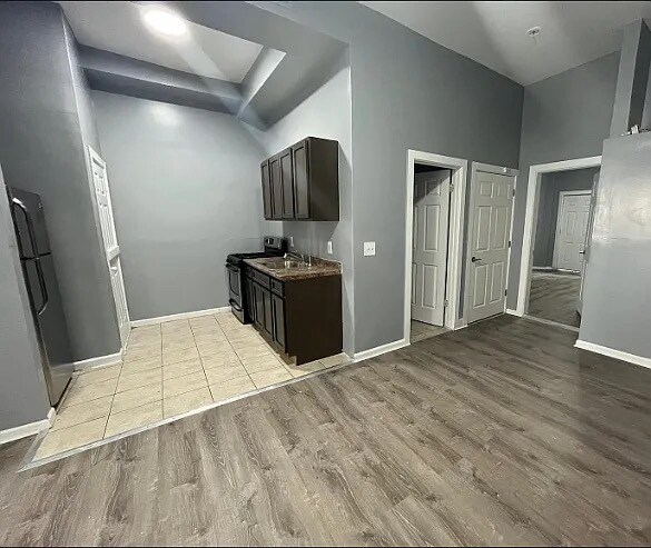 Building Photo - 11 Straight St