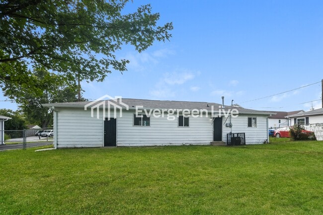 Building Photo - 1933 Slone Ave