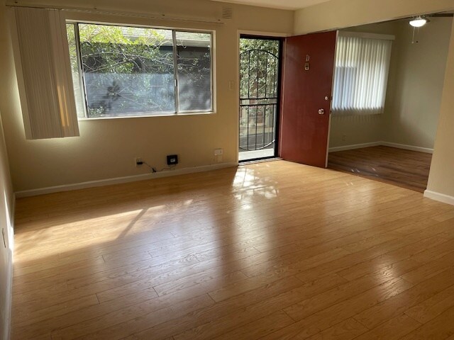 Primary Photo - 2144 Lincoln Ave