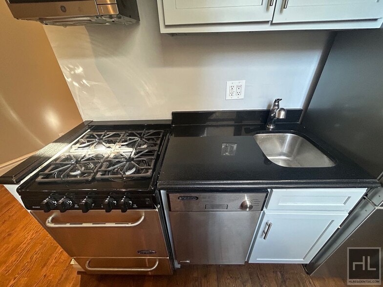 Building Photo - East 13th Street