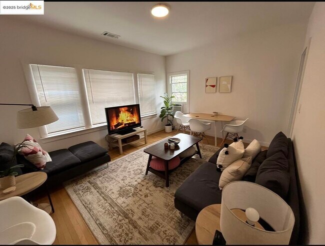 Primary Photo - 2942 Hillegass Ave