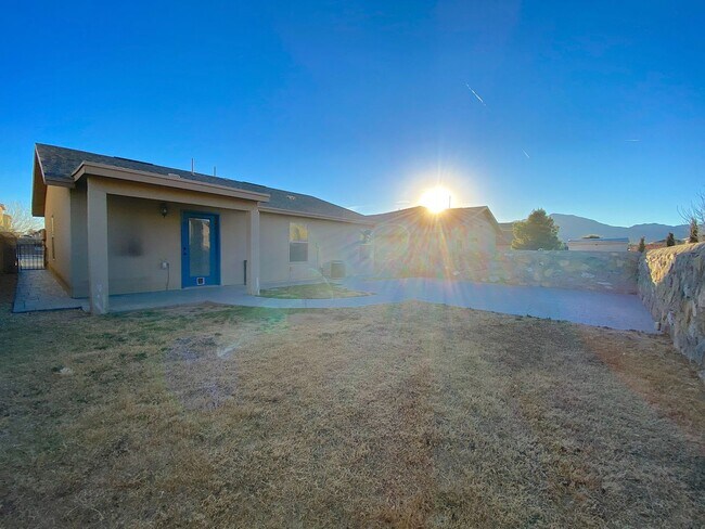 Building Photo - Northeast El Paso 3 Bed Refrig A/C