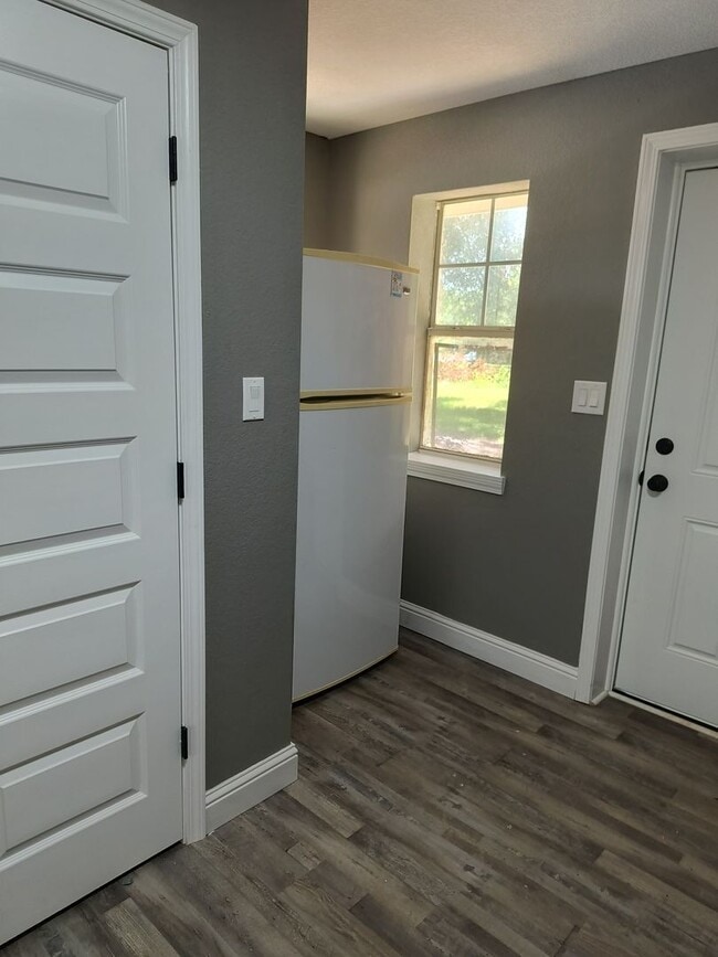 Building Photo - 2 bedroom 1 bath House for rent