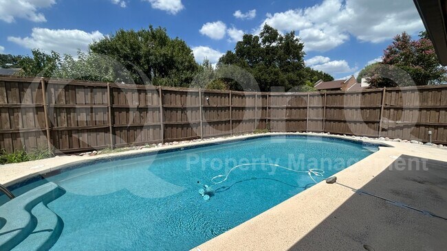Building Photo - 3701 Leathertop Dr