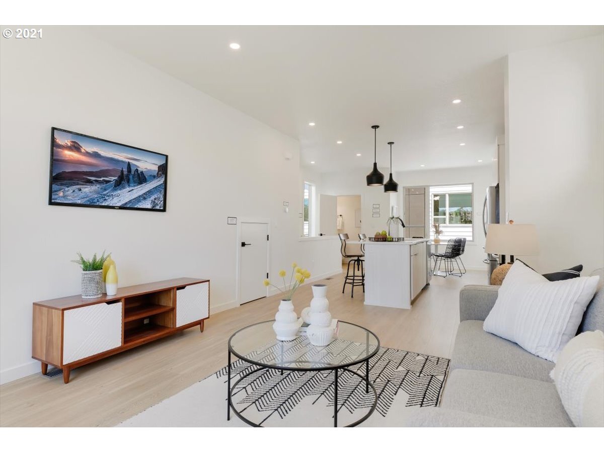 Building Photo - 3958 SE Gladstone St