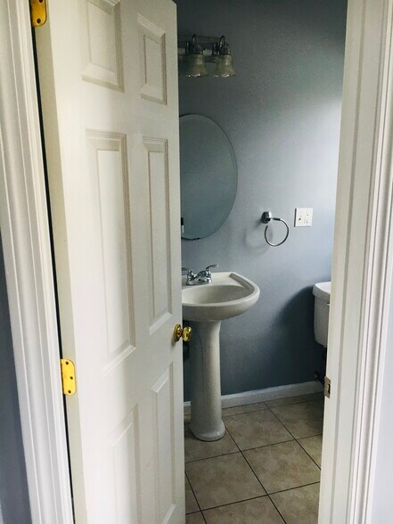 Building Photo - 2720 State St