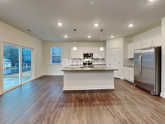 Building Photo - 2003 Windsor Park Ave