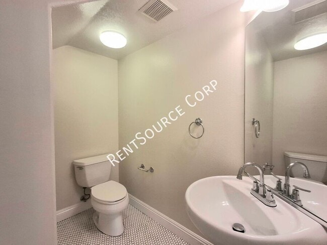 Building Photo - 22900 Cheyenne Dr
