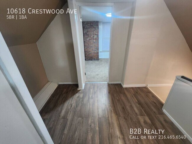 Building Photo - 10618 Crestwood Ave