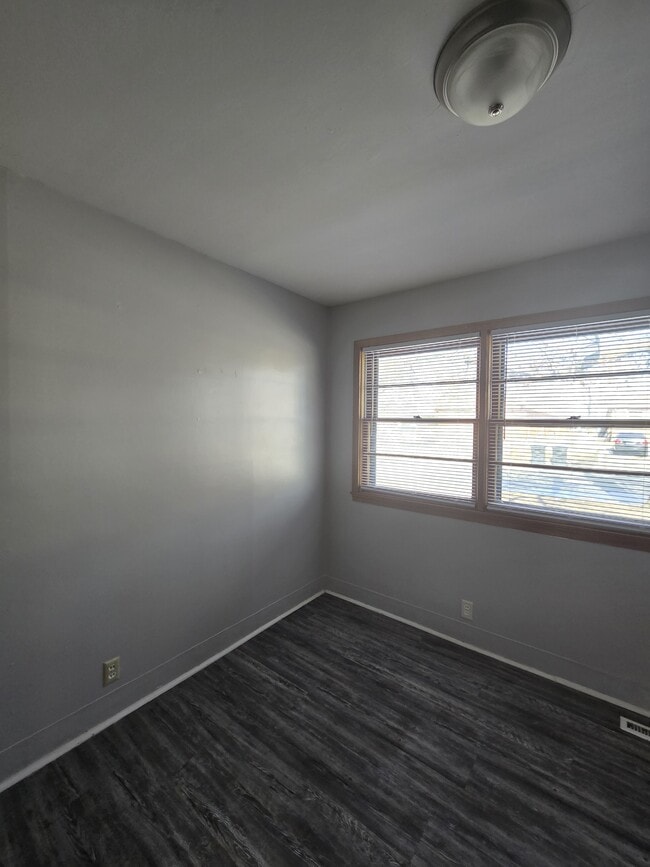 Building Photo - 3003 E Funston St