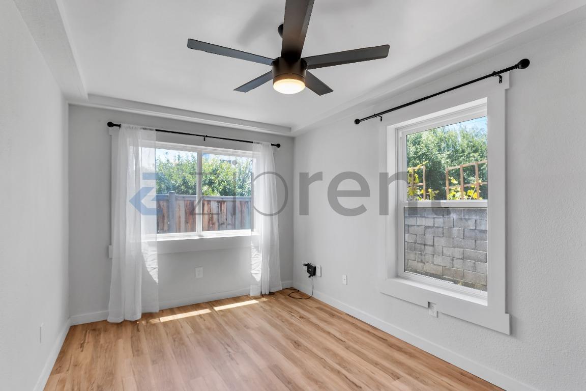 Building Photo - Unit N/a