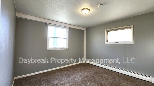 Building Photo - 811 7th Ave N