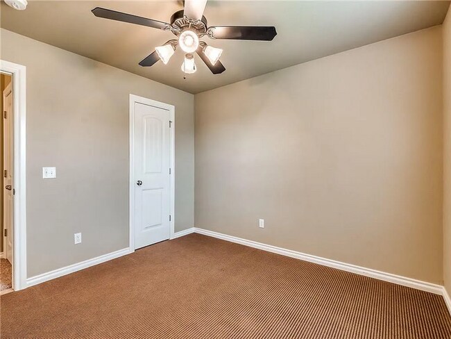 Building Photo - Gorgeous 3 bed, 2 bath home in NW OKC/Edmo...